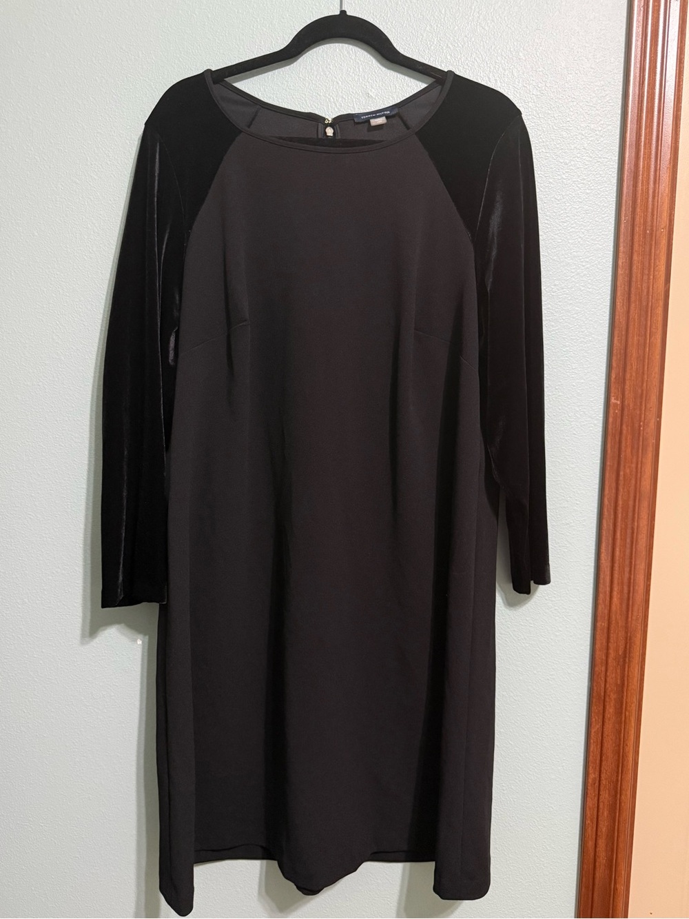 NWOT Tommy Hilfiger Black Shift Dress with Velvet Raglan Long Sleeves 16W